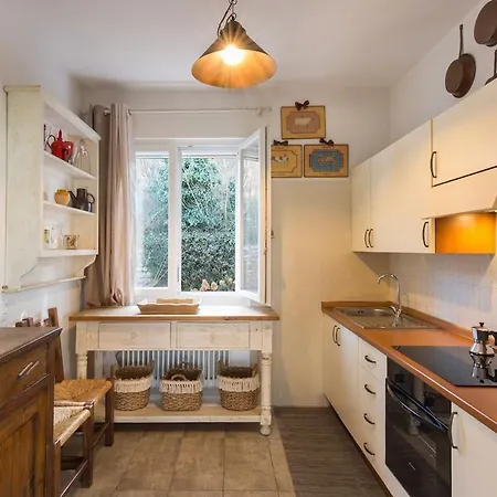 Elisabetta-tranquilla Con Vista